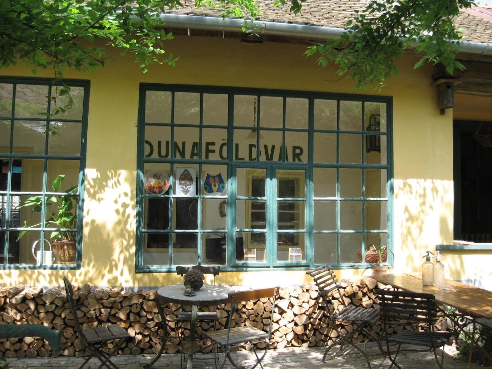 Rozmaringos Udvarhaz Dunafoldvar Buitenkant foto