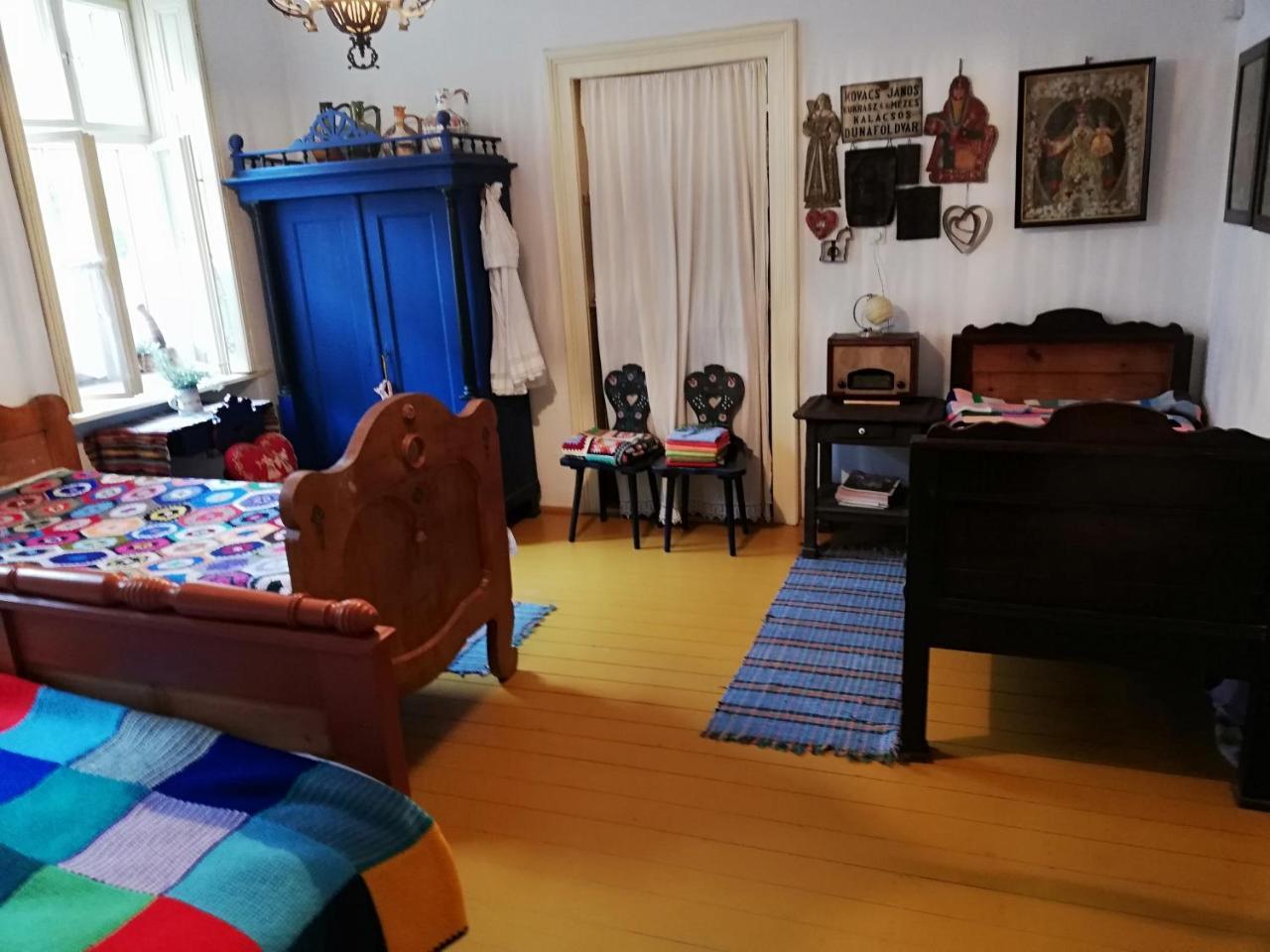 Rozmaringos Udvarhaz Dunafoldvar Buitenkant foto
